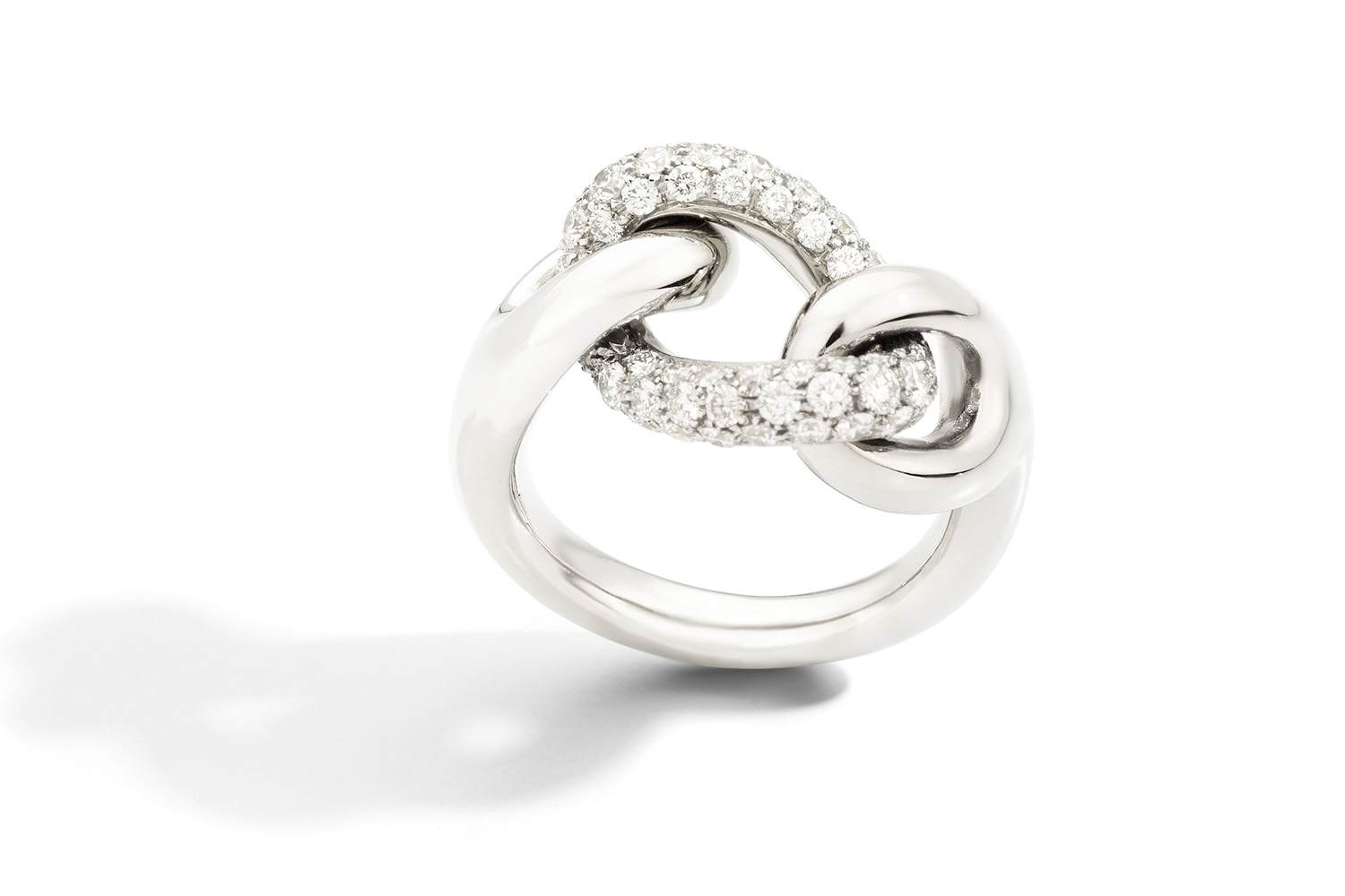 CATENE-ring-in-white-gold-with-white-diamonds-by-Pomellato-2