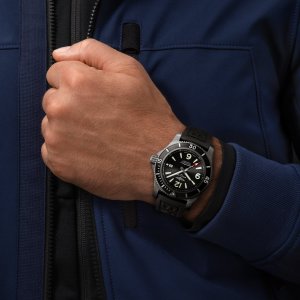 m17368b71b1s1-superocean-automatic-46-black-steel-on-wrist