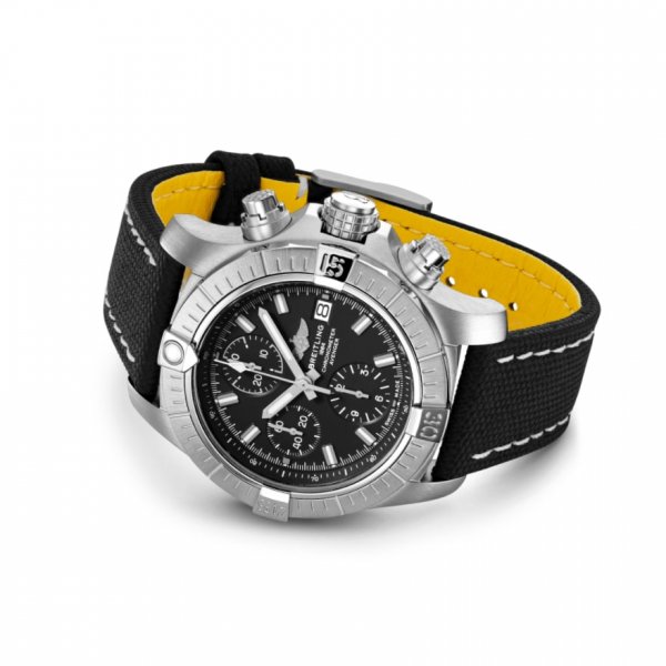 a13385101b1x1-avenger-chronograph-43-soldier3-min